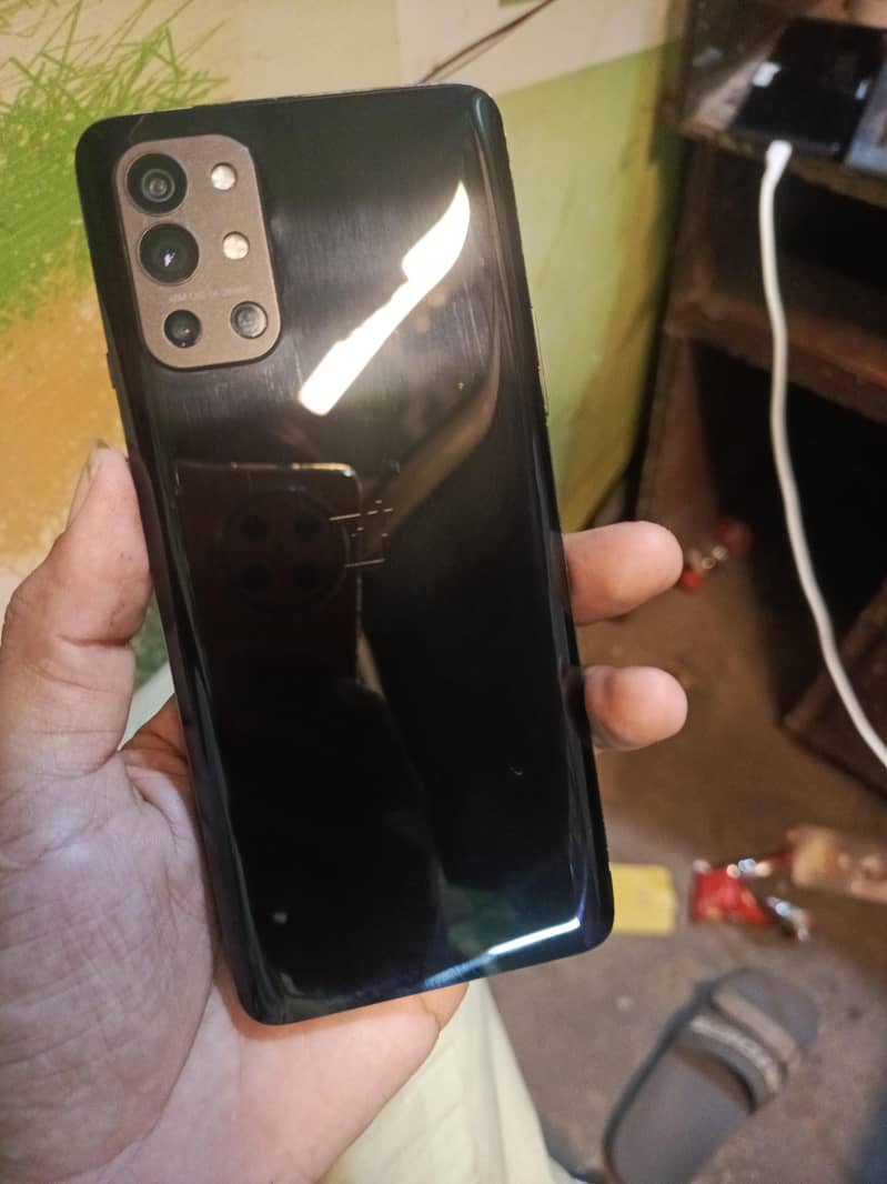 One Plus 9R 1