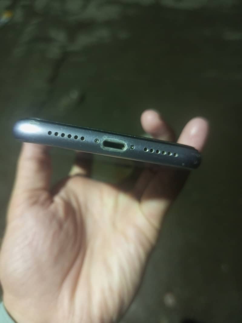 iPhone 11 5