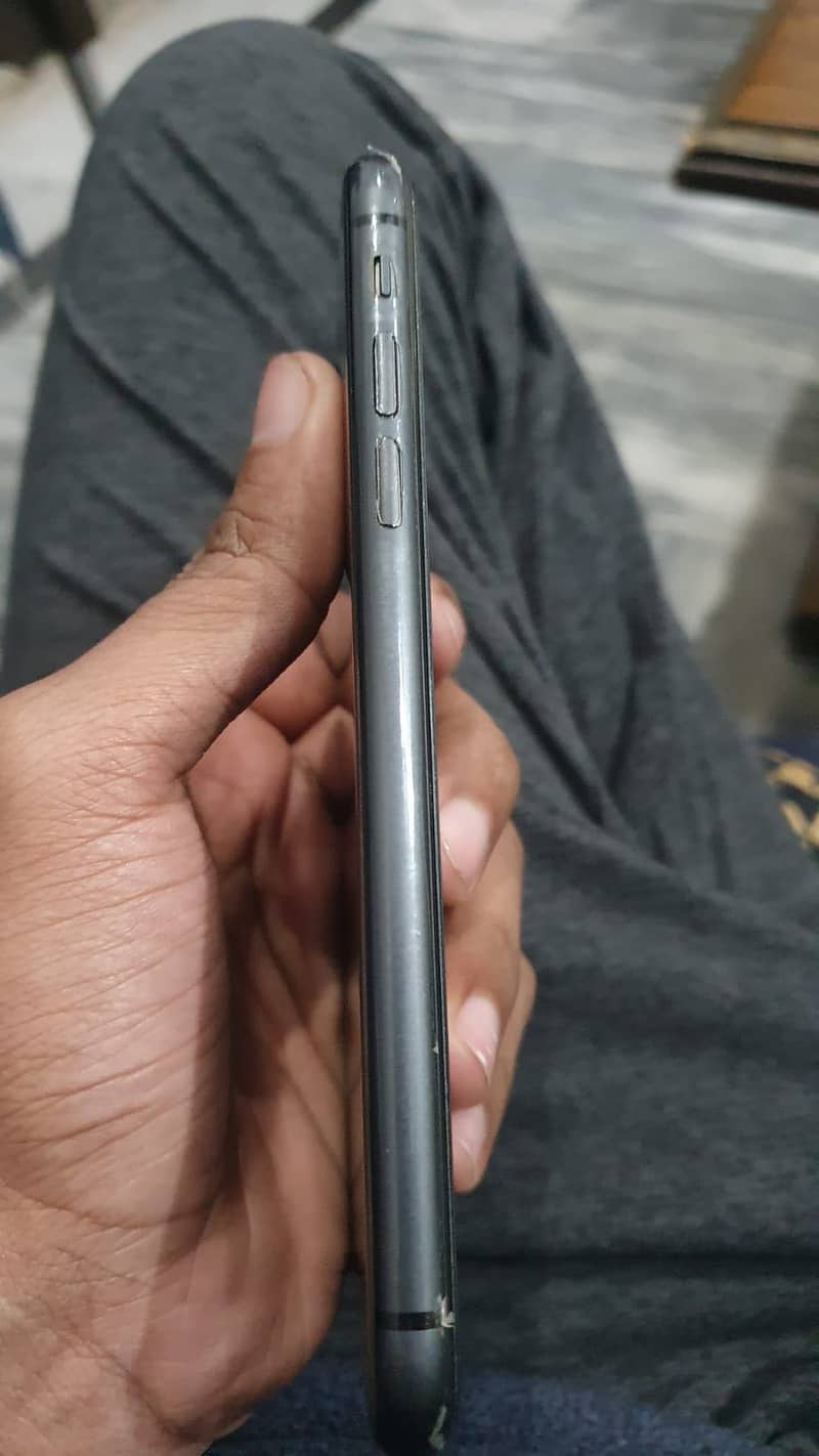 Apple iPhone 11 3
