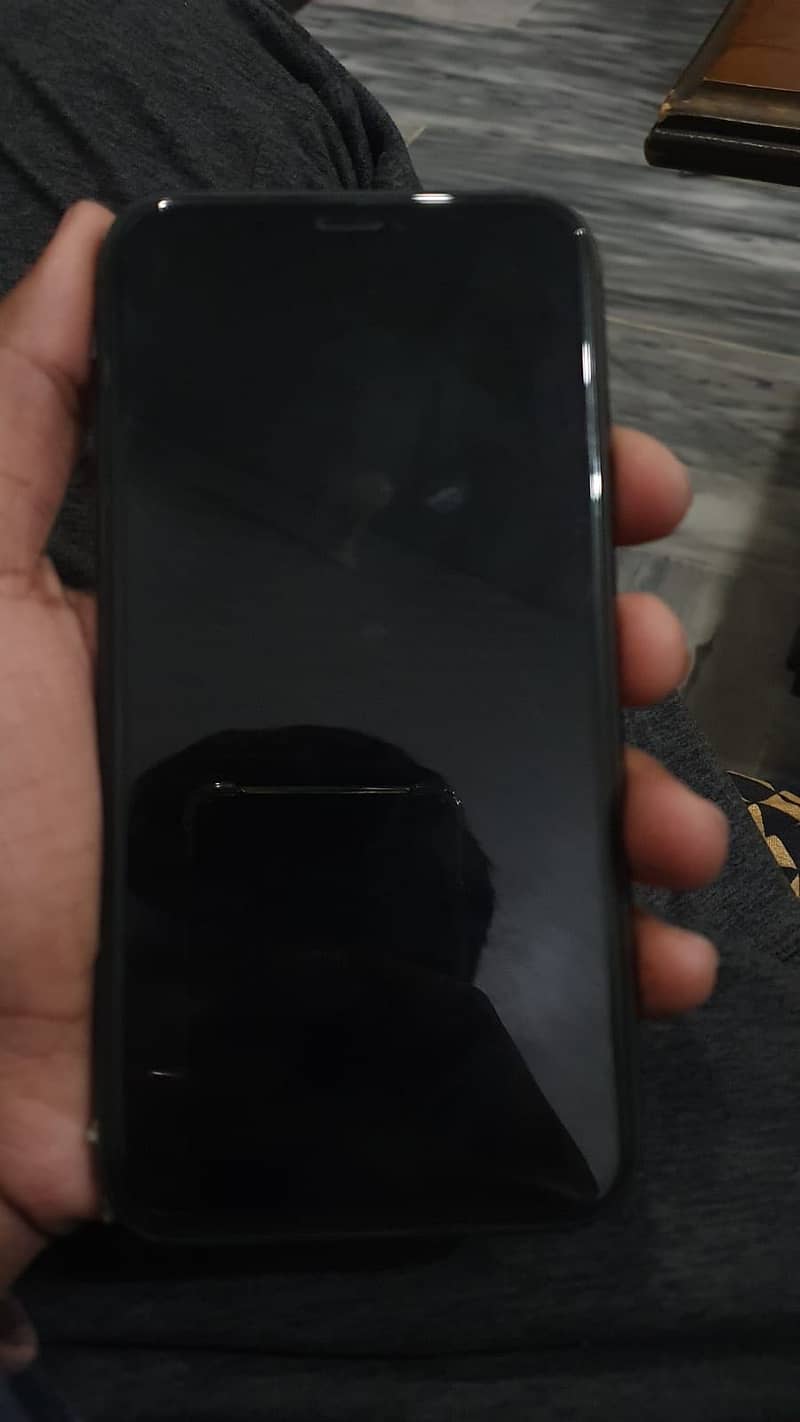 Apple iPhone 11 4