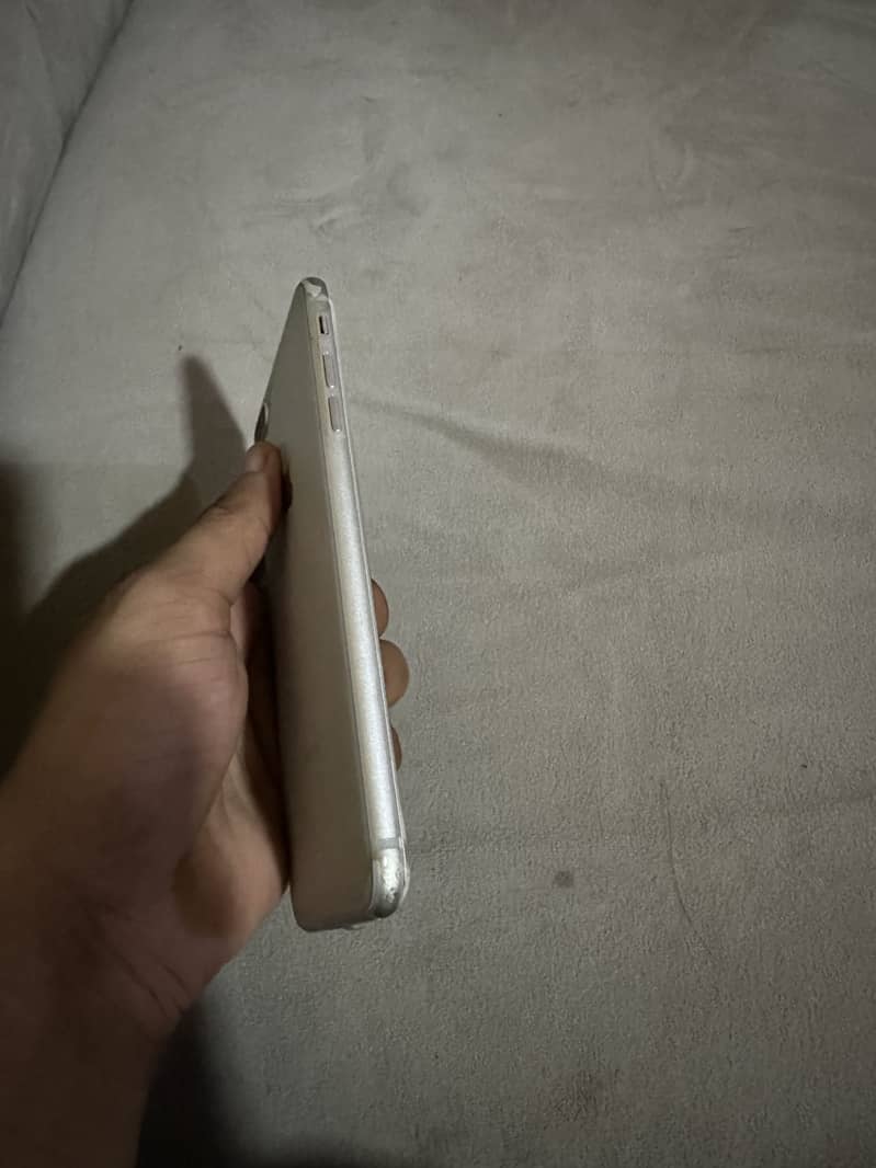Apple iPhone 8 Plus 1