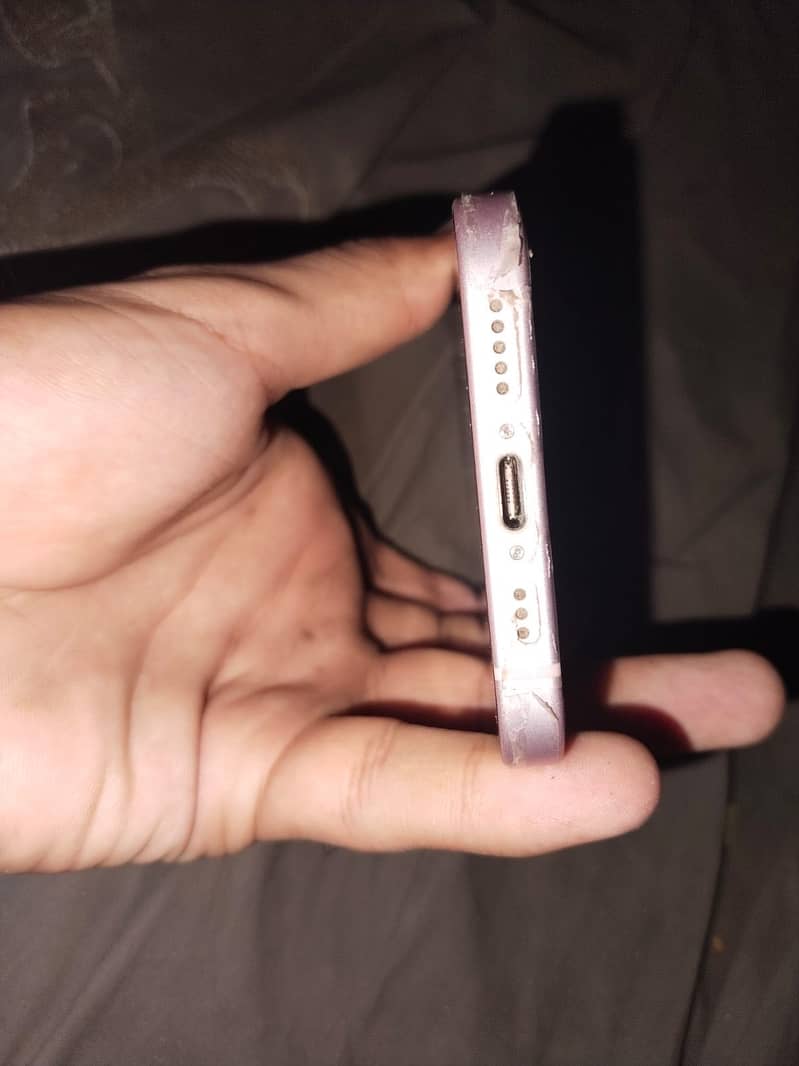 Apple iPhone 15 4