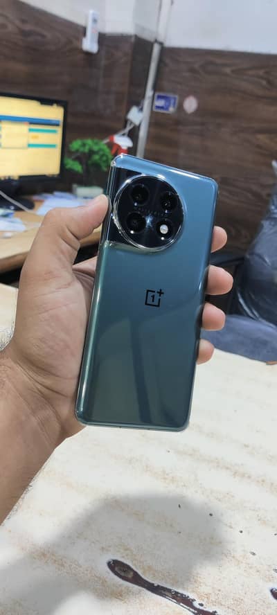 One Plus 11 5g 16/256 4month Sim available