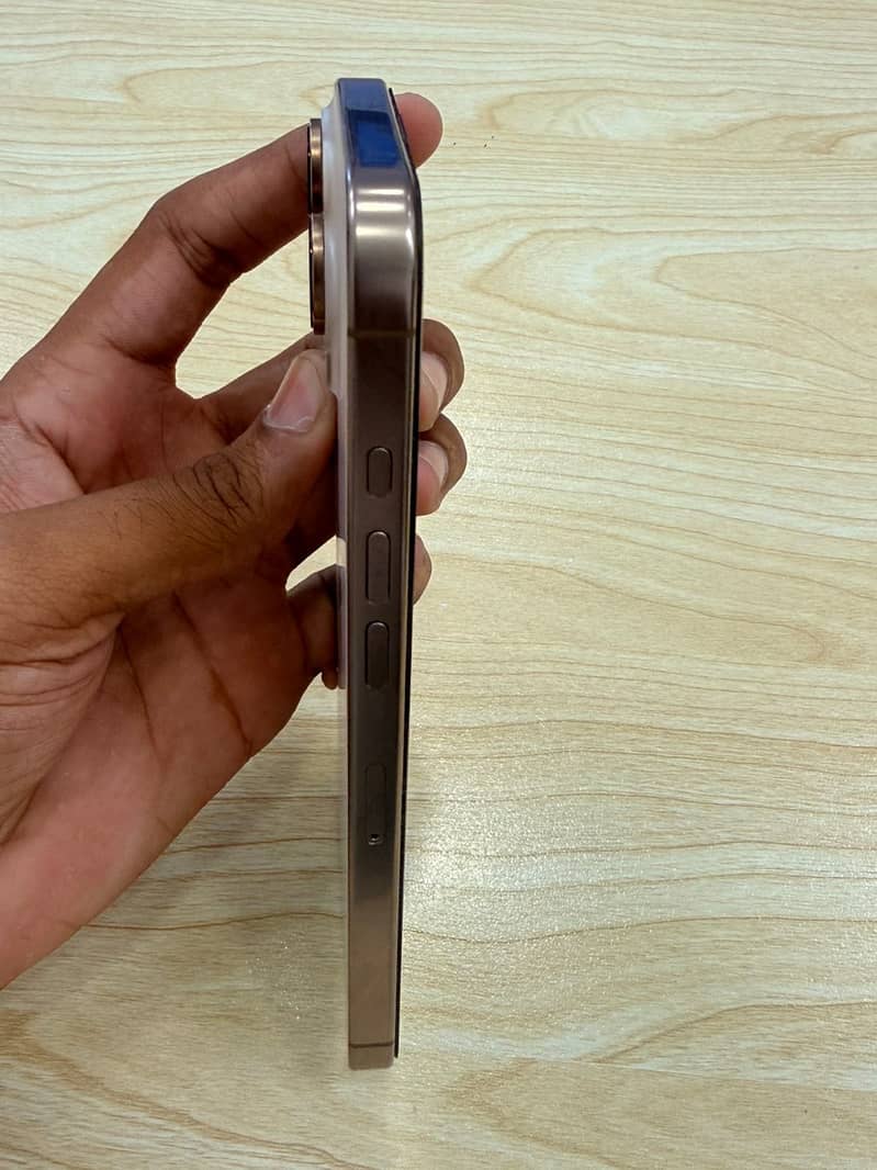 Apple iPhone 16 Pro Max 5