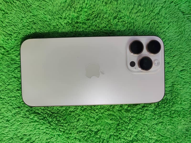 Apple iPhone 16 Pro Max 0