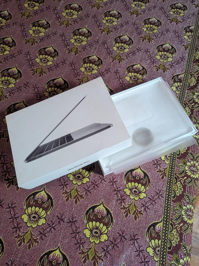 MacBook pro 2017 8