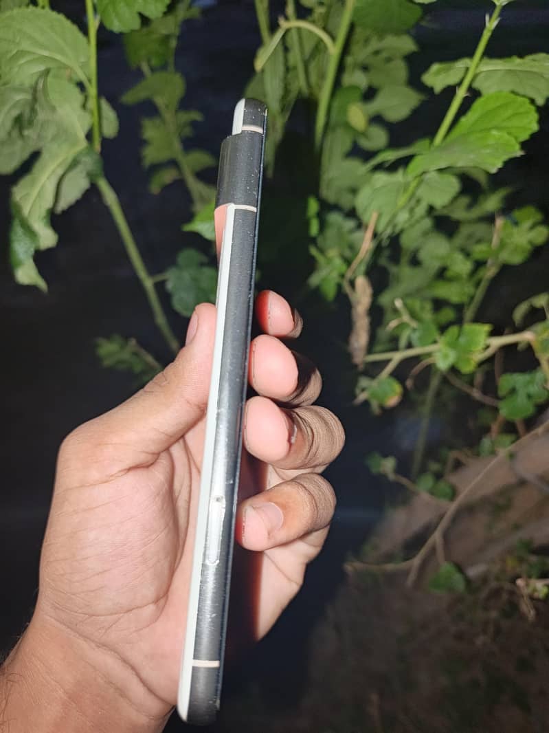 Google Pixel 8 Pro 2