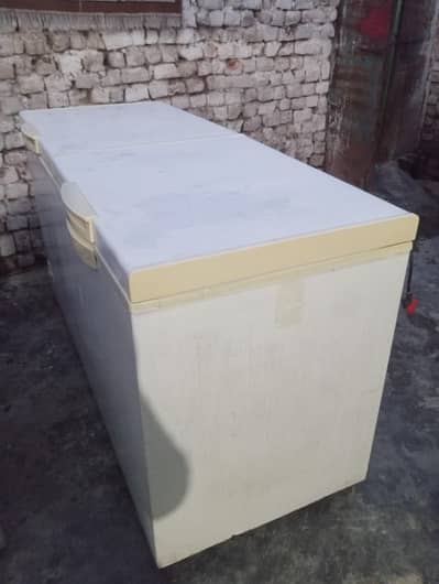 waves full size freezer normal condition