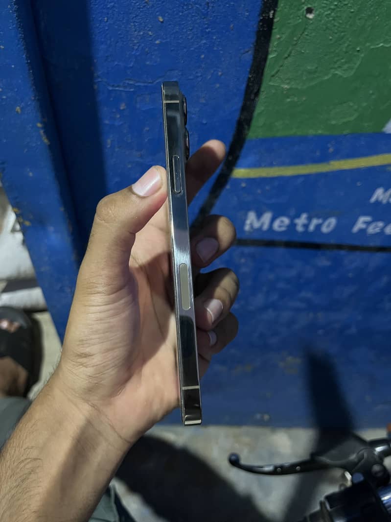 iPhone 13 Pro Max 3