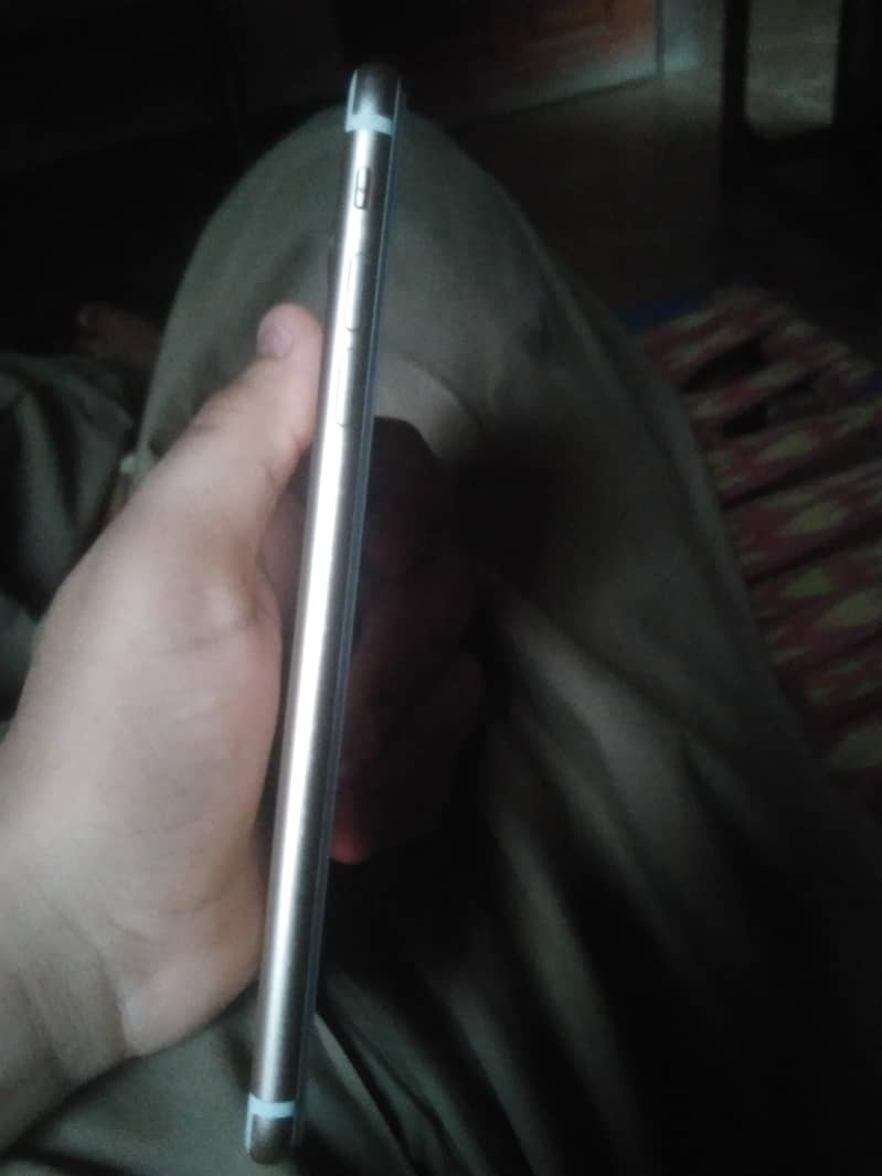Apple iPhone 7 Plus 2