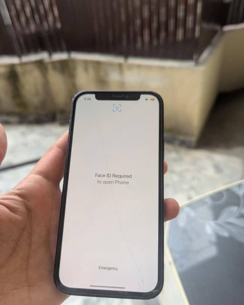 Apple iPhone 12 4