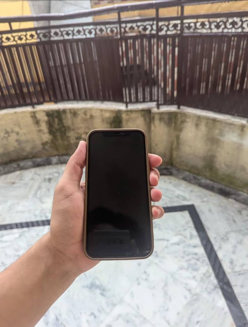 Apple iPhone 12 6