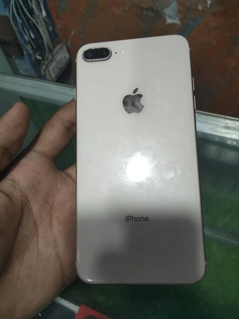 Apple iPhone 8 Plus 1