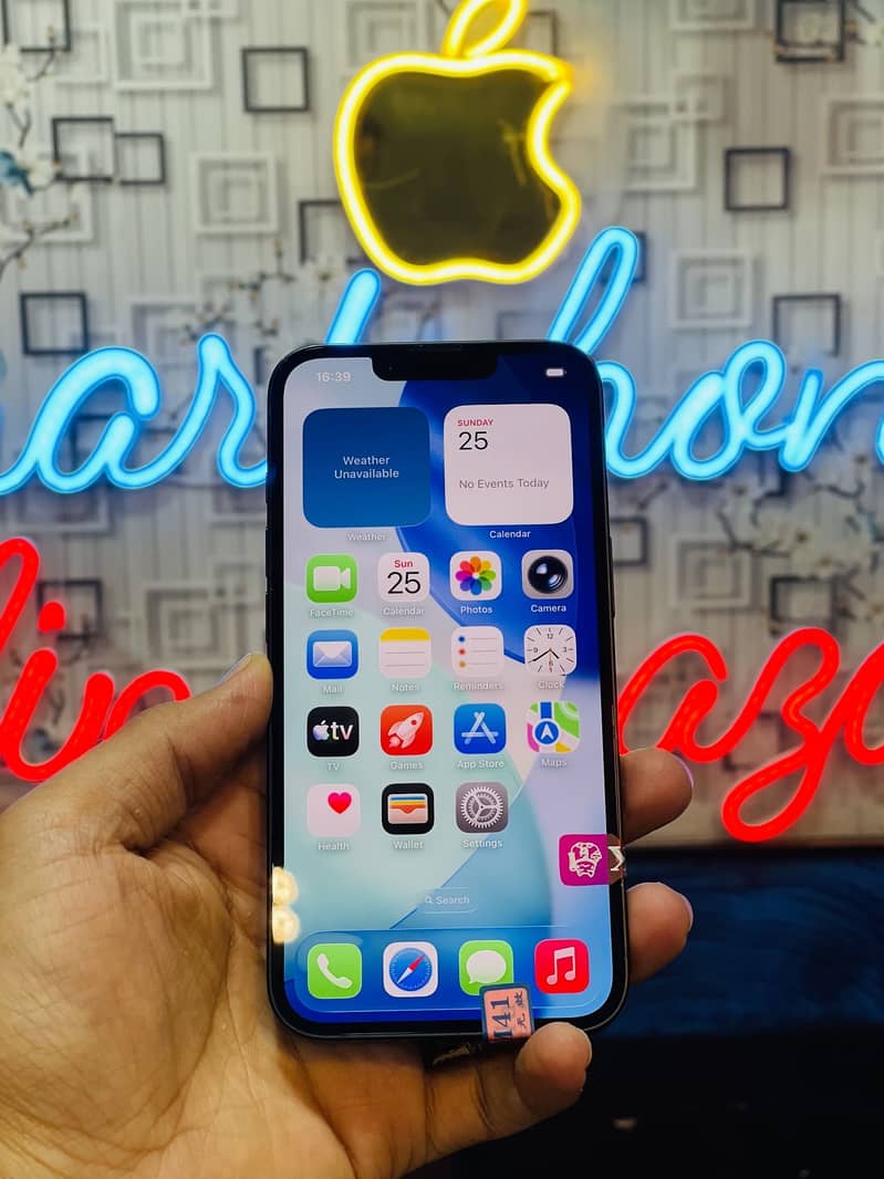 iPhone 16e 3