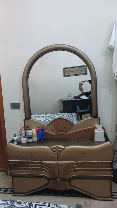 Elegant Wooden Bedroom Set – Bed & Dressing Table