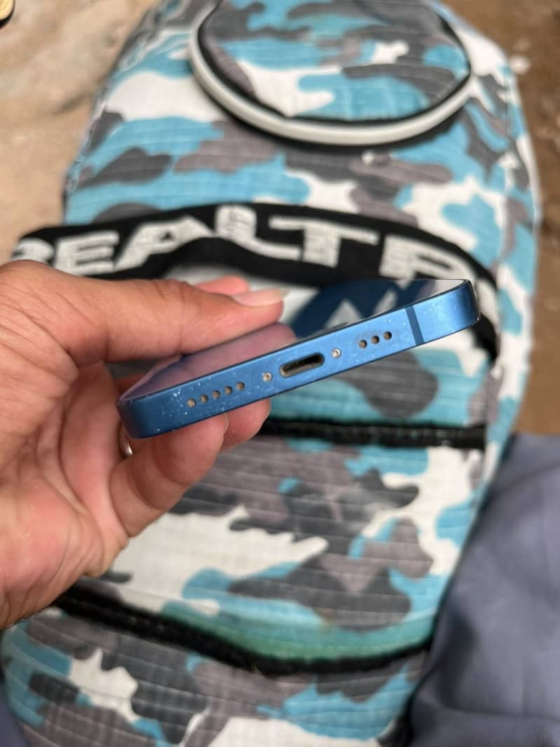 Apple iPhone 13 2
