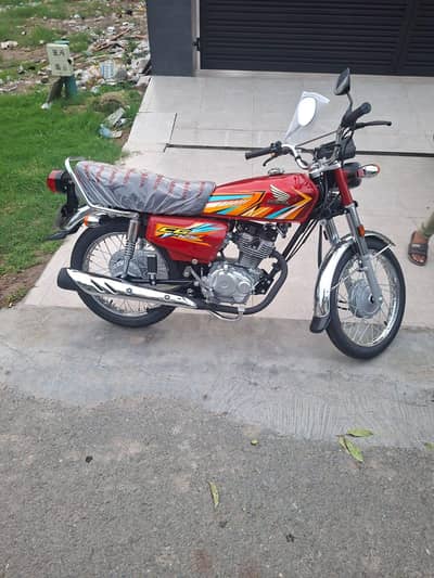 red 125 bike