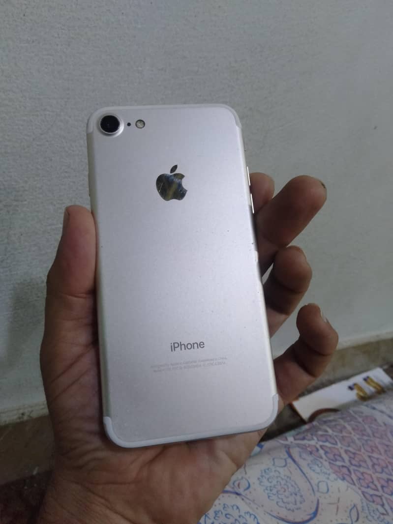 Apple iPhone 7 0