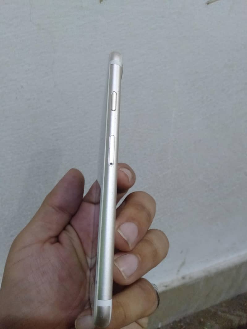 Apple iPhone 7 1