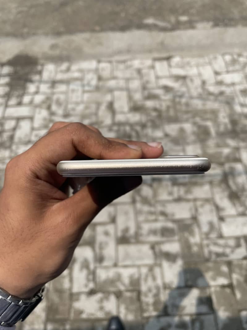 Apple iPhone 7 Plus 2