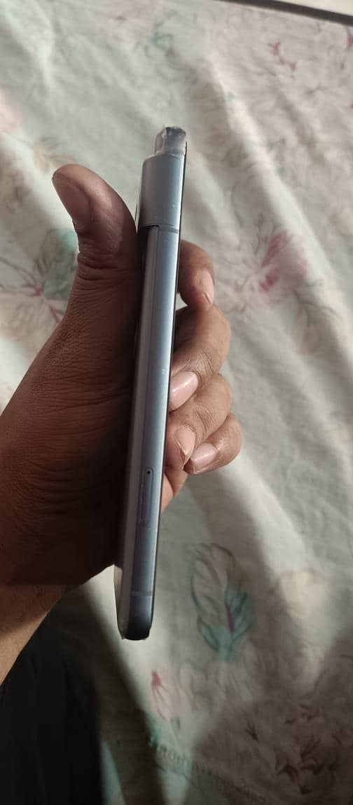 Google Pixel 8 4