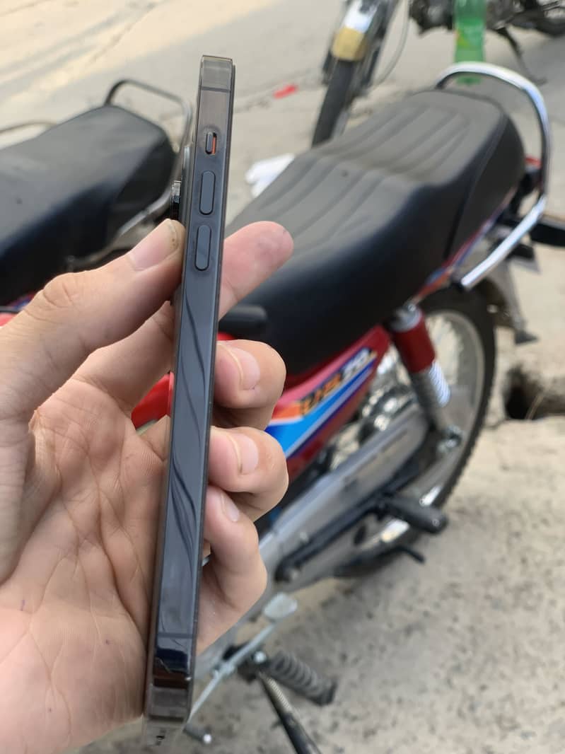 iPhone 14 Pro Max 1