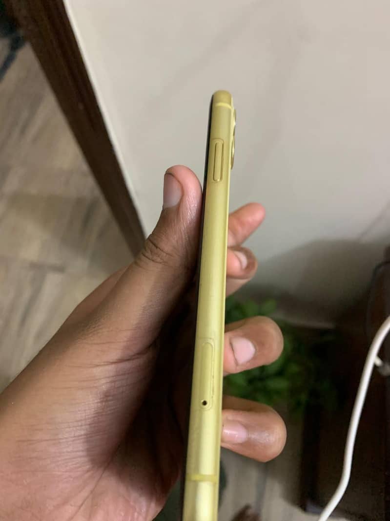 Apple iPhone 11 3