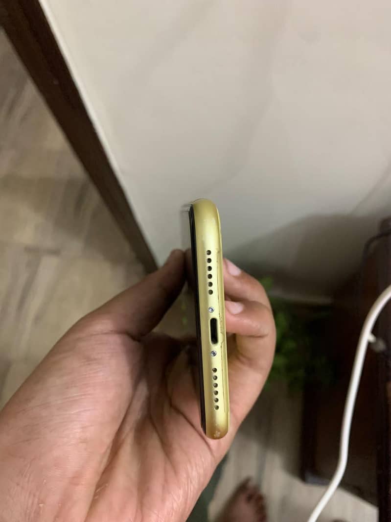 Apple iPhone 11 4