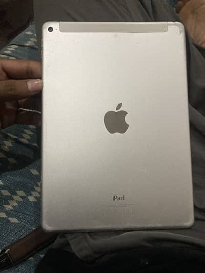 I pad Air 2 15.8. 8 64gb