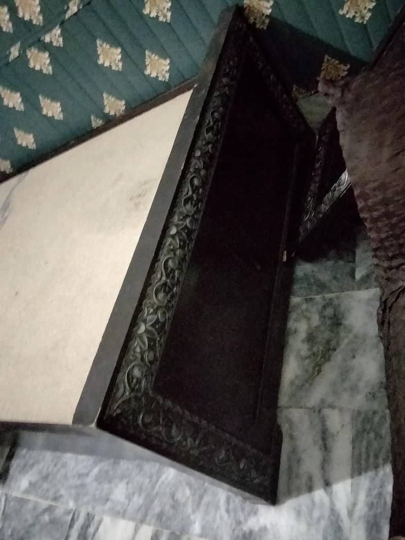 2 Single beds without side table 3