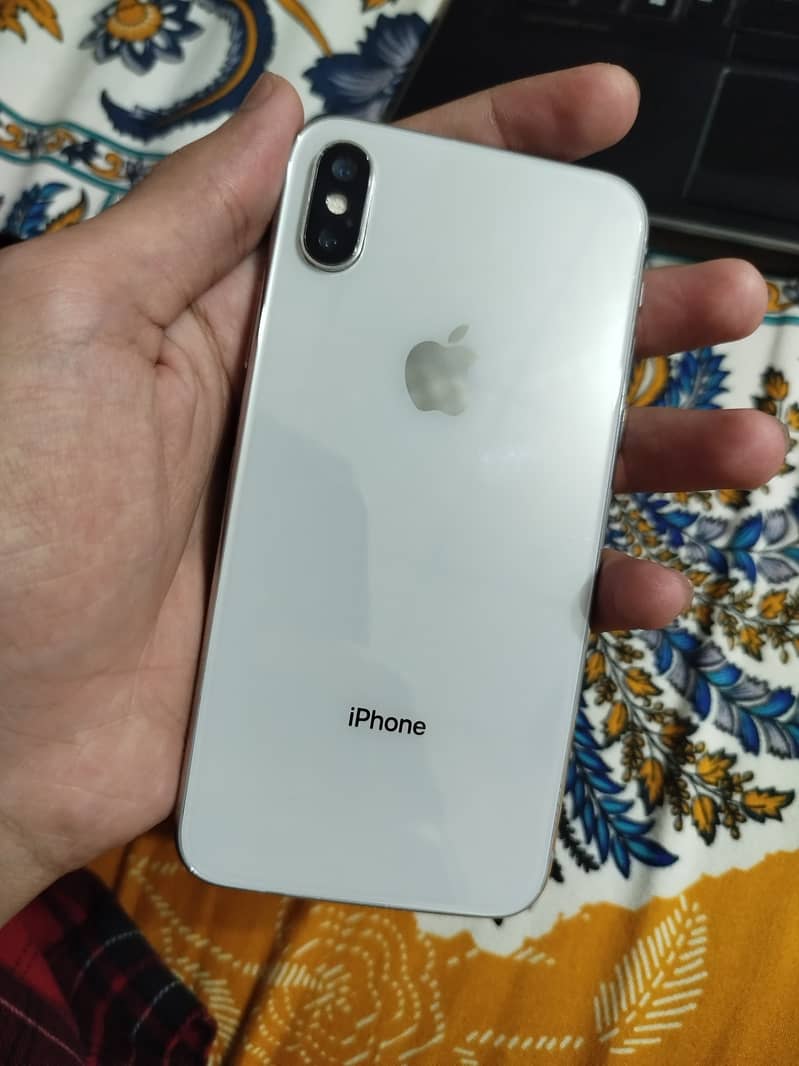 iPhone X 4