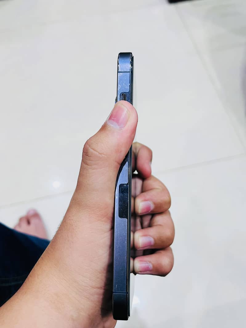 Apple iPhone 14 Pro 2