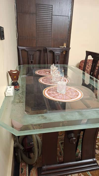 six seater dinning table for sell