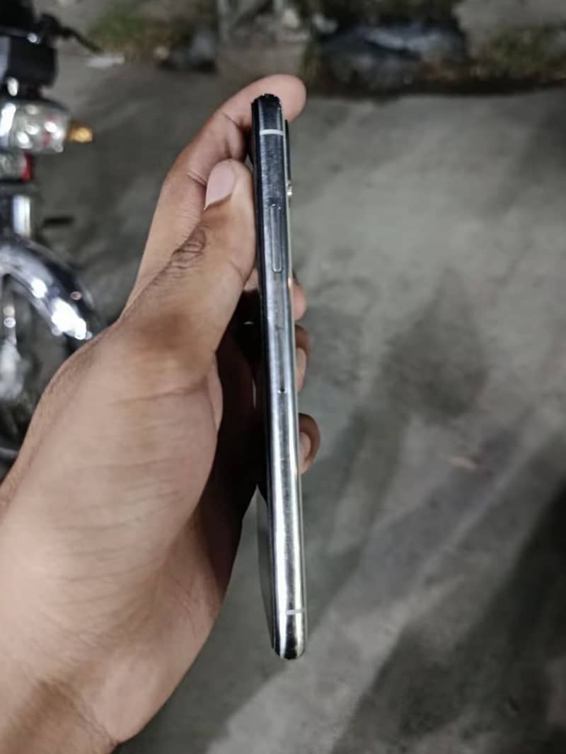 Apple iPhone X 5