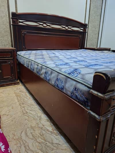 wooden bed set with dressing