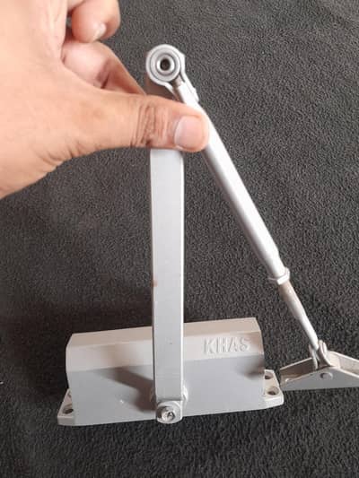 door closer