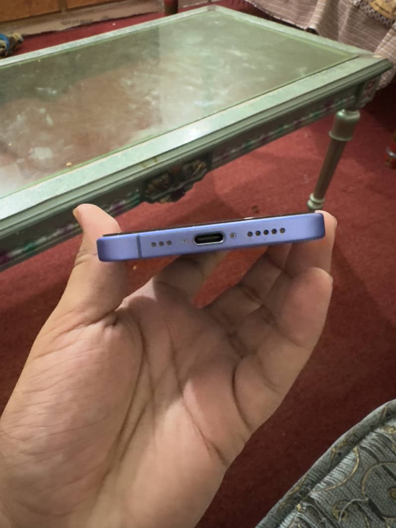 iPhone 16 4