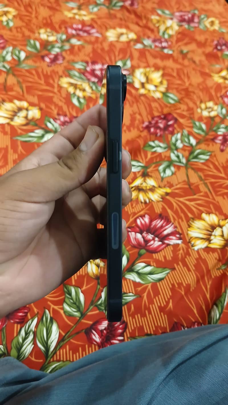Apple iPhone 13 2