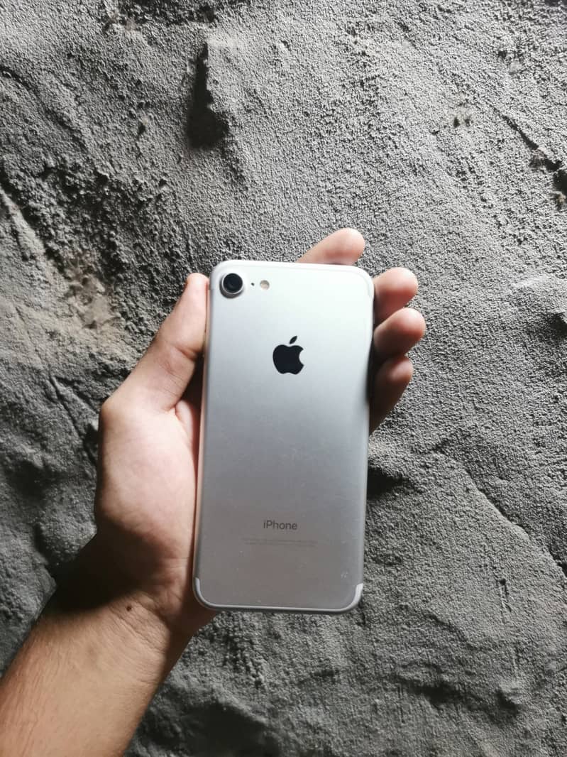 Apple iPhone 7 1
