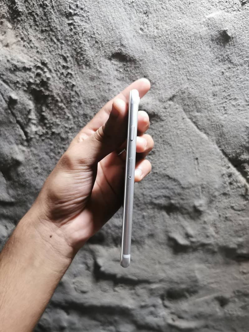 Apple iPhone 7 3