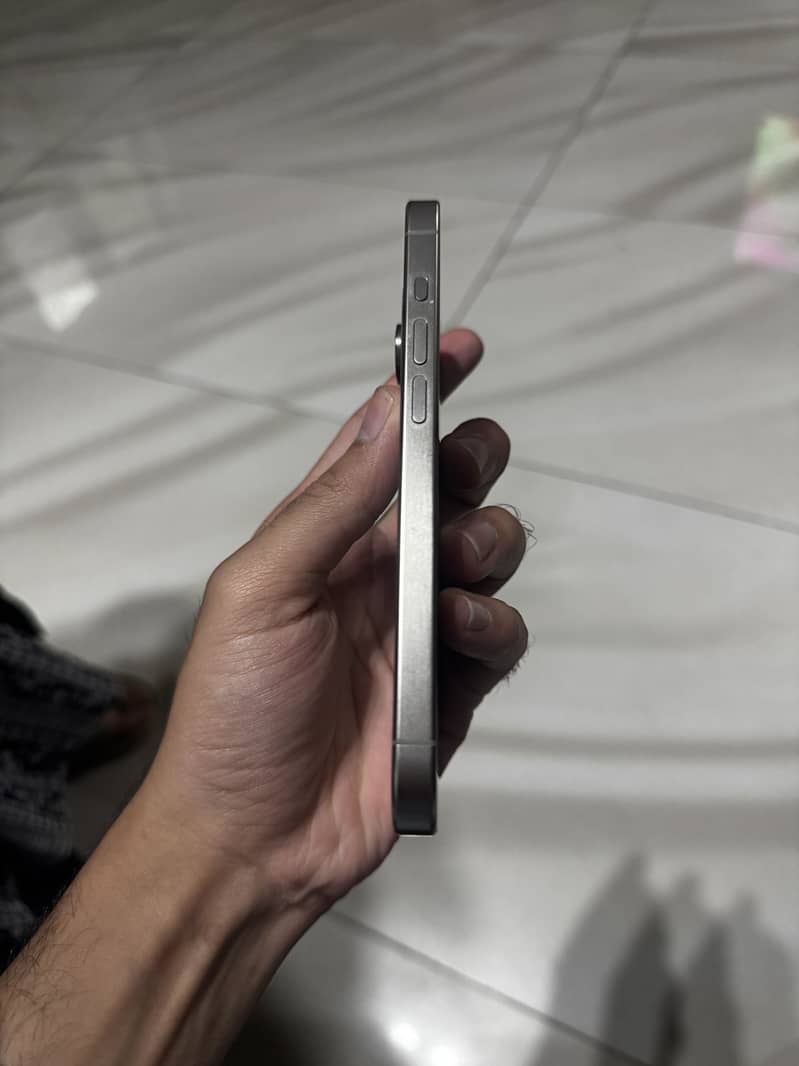 iPhone 15 Pro 4
