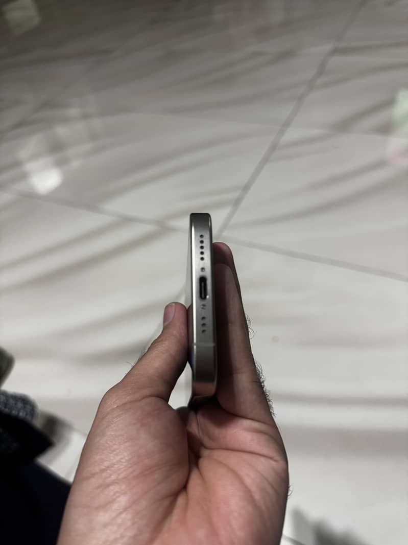 iPhone 15 Pro 6