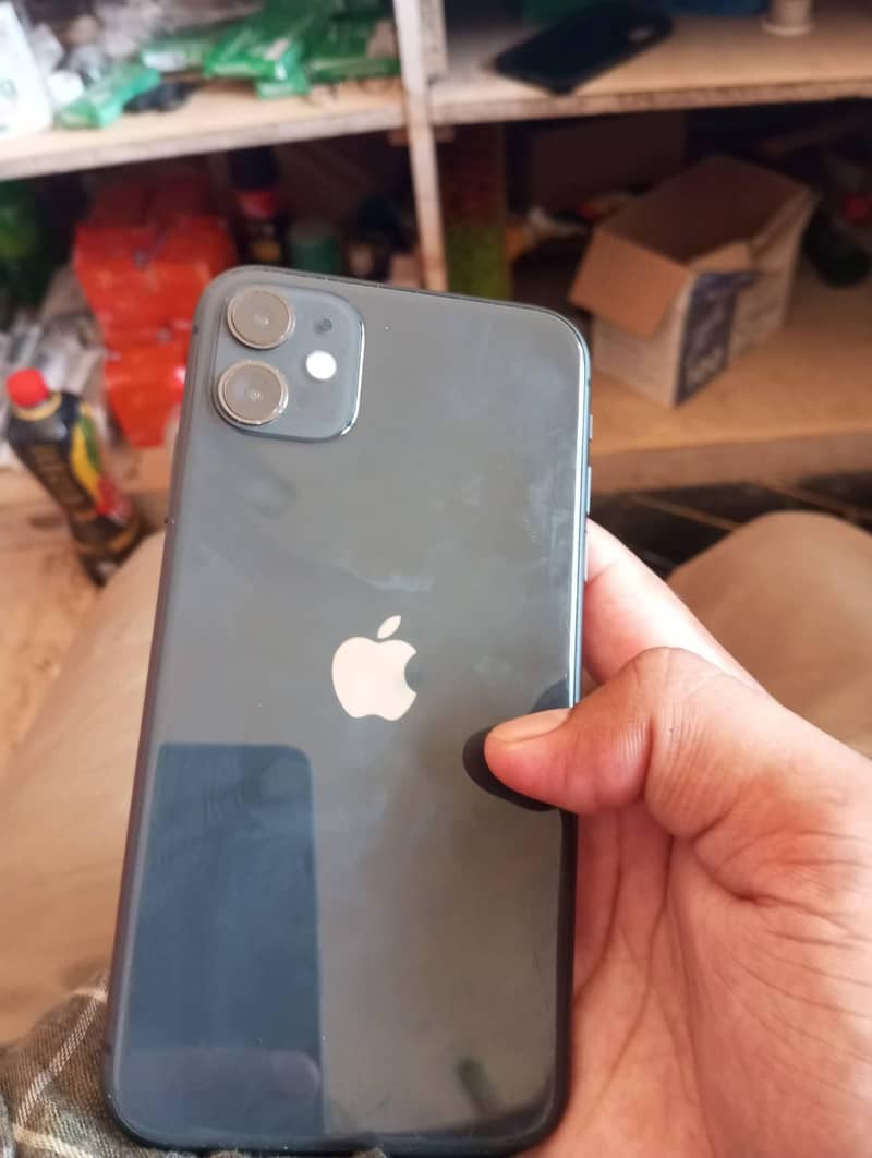 Apple iPhone 11 4