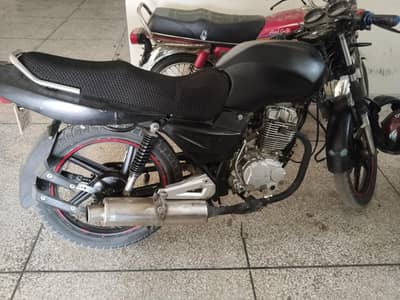 Ravi piago storm 125 self start with 5 GEARS available for urgent sale