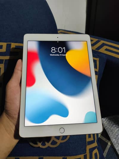 Apple iPad Air 2 (9.7-inch Retina Display) - Excellent Condition