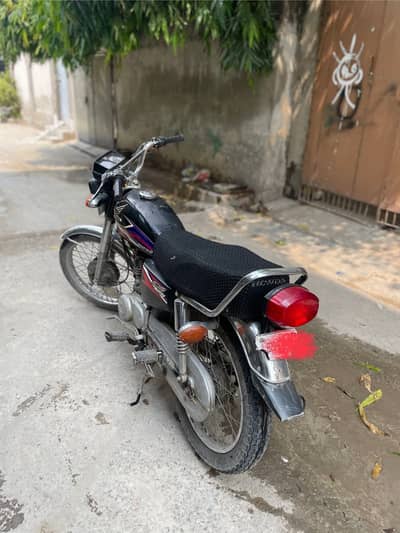 Honda 125 2017 model black all ok hai 03418276657call wp