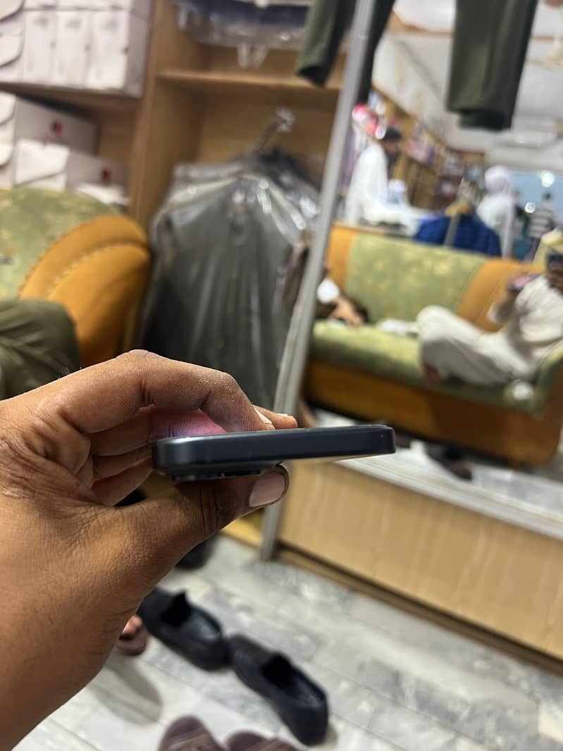 Apple iPhone 15 2