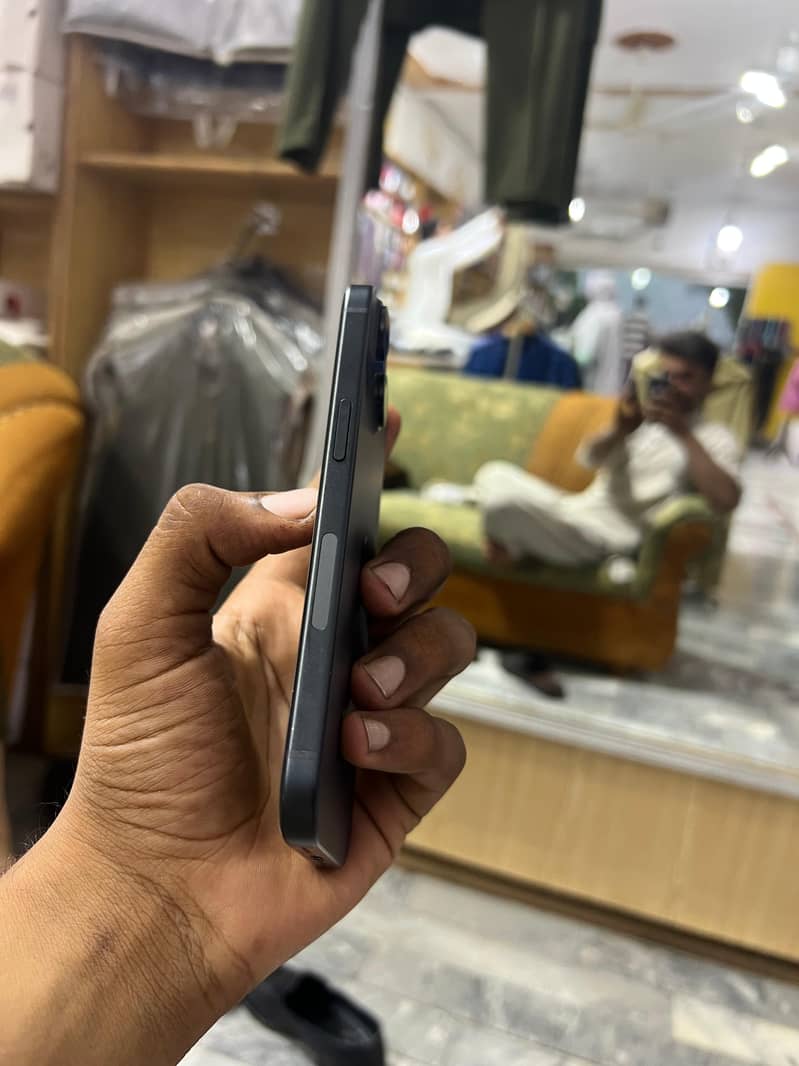 Apple iPhone 15 3