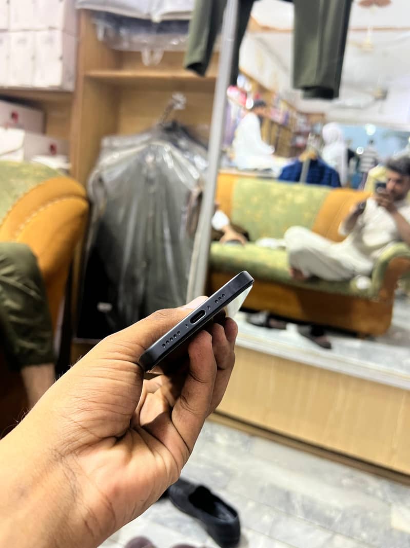 Apple iPhone 15 5