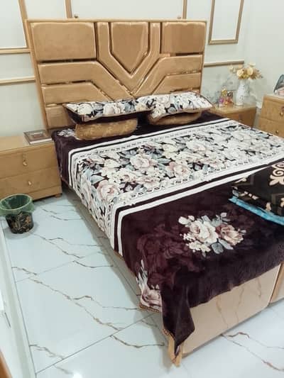 Bed set with side tables and dressing
